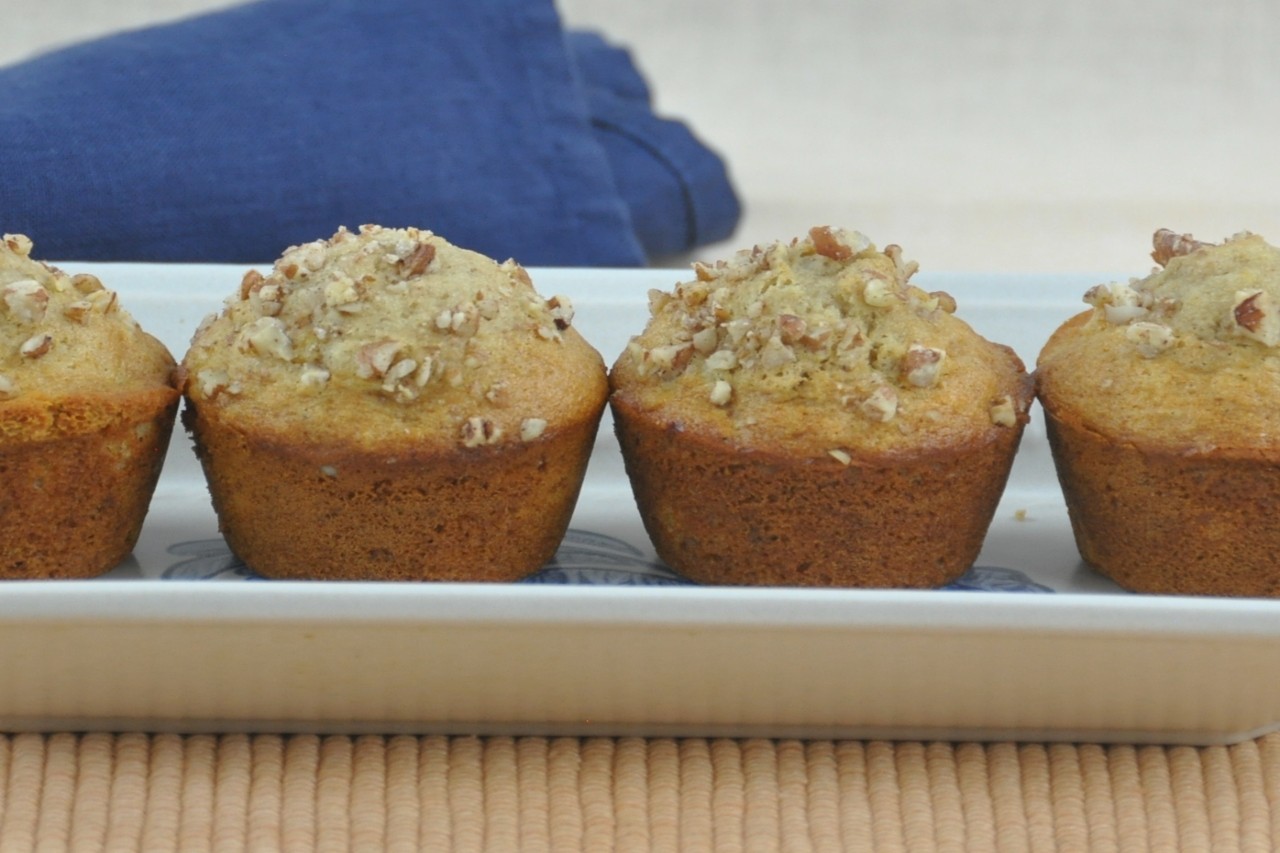 Sweet and tart honey nut muffins loaded with equal measure pureed apricots. Toasted pecans give the muffins the perfect crunch.