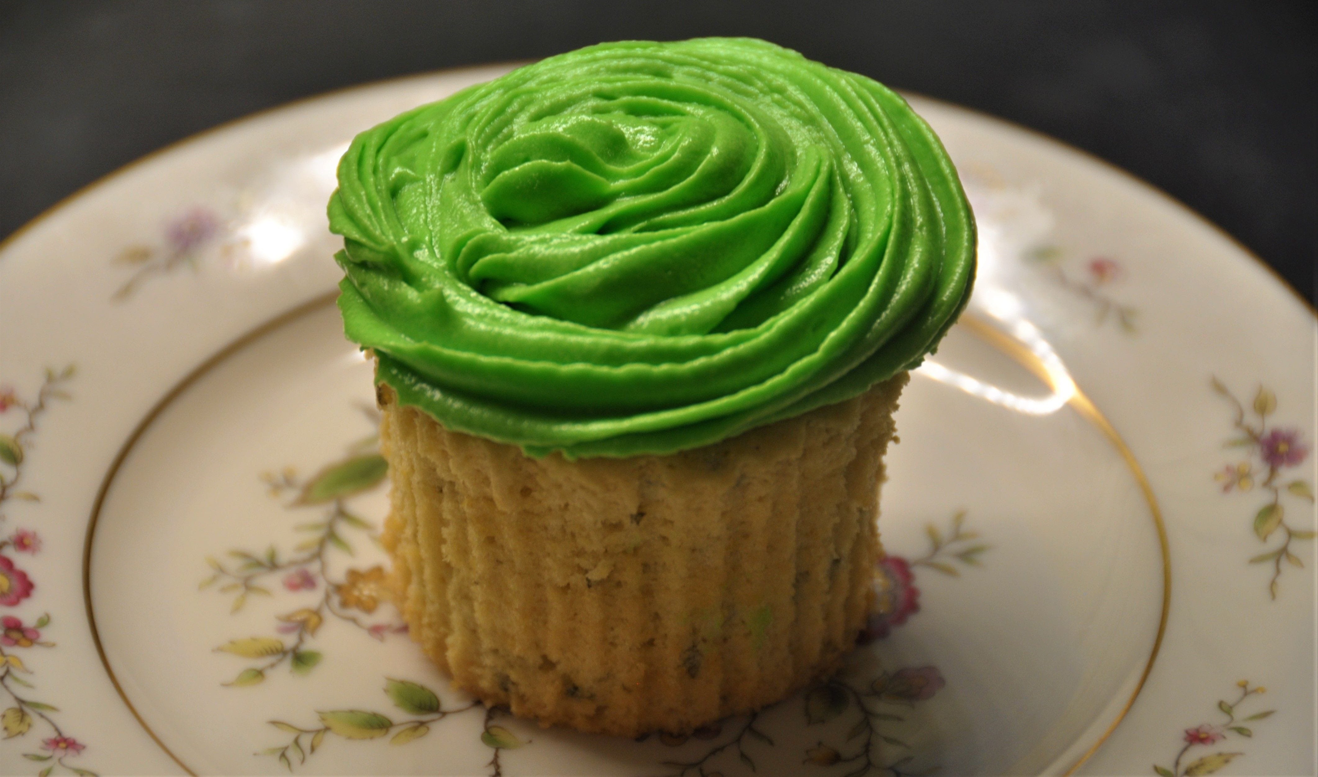 Cupcake recipe featuring fresh lemon and fresh mint leaves and topped with lemon cream cheese frosting