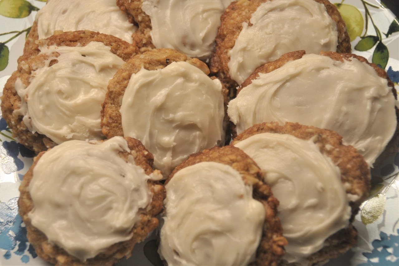 Crunchy cookies with walnuts and oatmeal and flavored with apple, molasses, and spices.